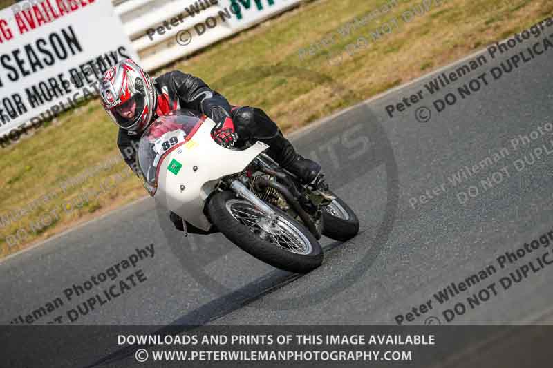 Vintage motorcycle club;eventdigitalimages;mallory park;mallory park trackday photographs;no limits trackdays;peter wileman photography;trackday digital images;trackday photos;vmcc festival 1000 bikes photographs